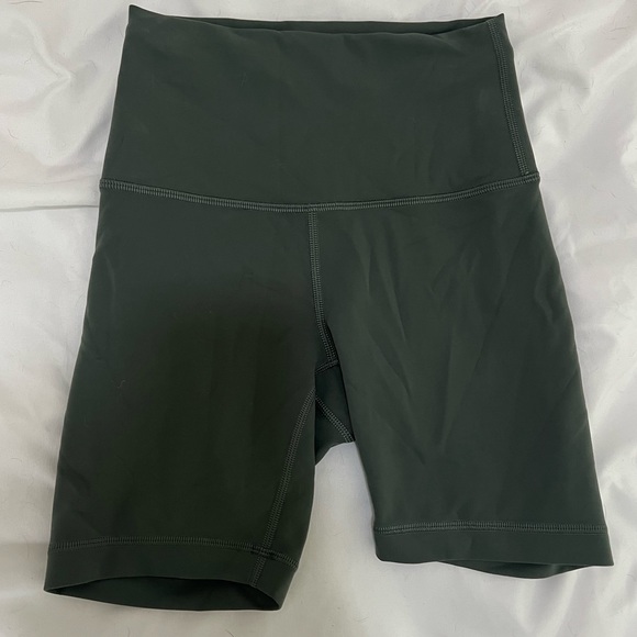 Lululemon Wonder Under High Rise Shorts - Picture 2 of 3